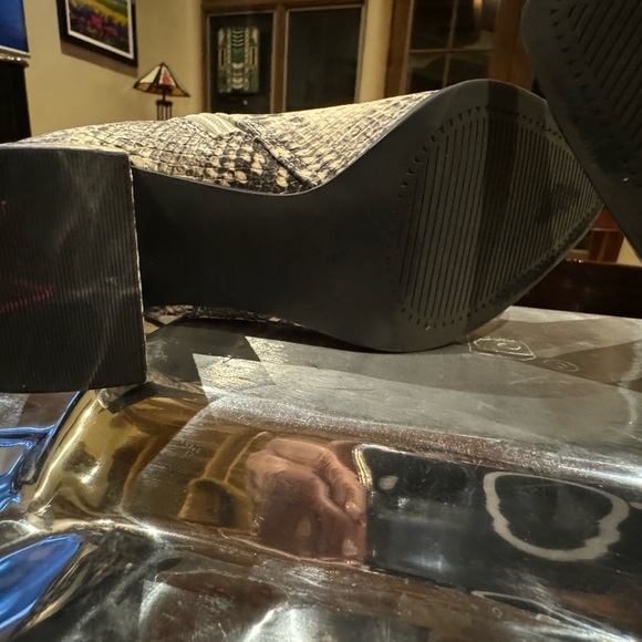 Madden Girl Snake Boots 6.5M - Picture 10 of 16